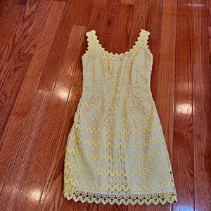 Rare Lilly Pulitzer dress yellow embroidery size 0 zipper on back lined dress